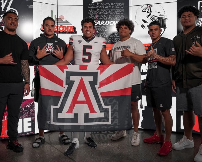 Arizona's welcoming culture for Polynesian players continues to stand out for 4-star linebacker Leviticus Su'a (middle) after his latest visit.