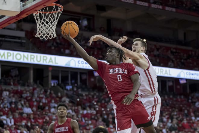 Wisconsin's Chris Vogt tried to block Nicholls' Ty Gordon in the first half of the Badgers' 71-68 win.