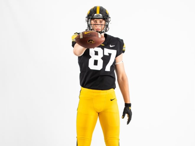 2024 three-star tight end Michael Burt is Iowa's newest commit. 