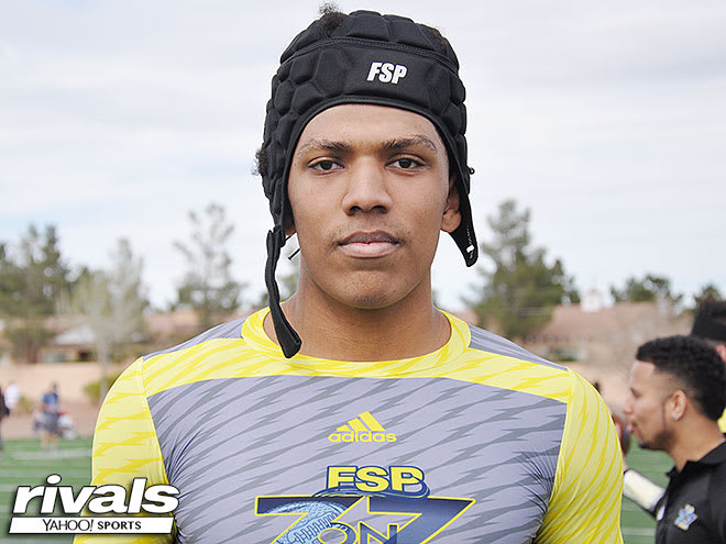 East Catholic (Sammamish, Wash.) TE Hunter Bryant received an offer from Auburn on Monday.