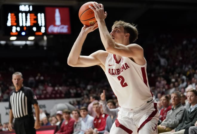 Alabama basketball had to play with only 3 players after a huge fight and  an injury 