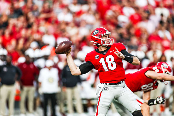 JT Daniels attempts a pass against South Carolina. (Tony Walsh/UGA Sports Communications)