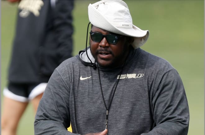 Purdue Boilermakers offensive line coach Marcus Johnson leads a drill during football practice, Thursday, Aug. 17, 2023, at Purdue University in West Lafayette, Ind © Alex Martin/Journal and Courier / USA TODAY NETWORK