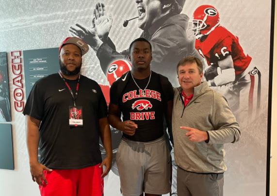 Mykel Williams and his father with Georgia head coach Kirby Smart on a visit in June of 2021