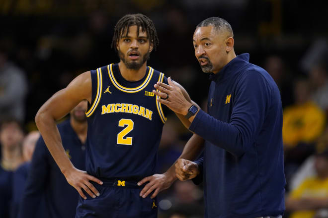 Michigan head coach Juwan Howard talks with forward Tray Jackson