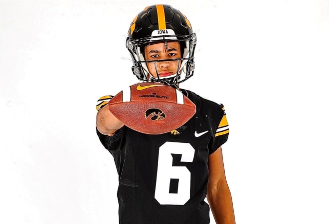 Wide receiver Keagan Johnson committed to the Iowa Hawkeyes today.