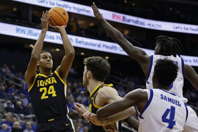Kris Murray tied a career high with 29 points in Iowa's 83-67 win at Seton Hall.