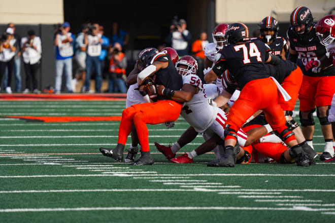 Jacob Lacey brings down Ollie Gordon in the Sooners' 2023 Bedlam loss