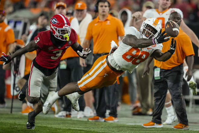 Tennessee tight end Princeton Fant stretches out to try and catch a Hendon Hooker pass during the Vols' loss to Georgia. 