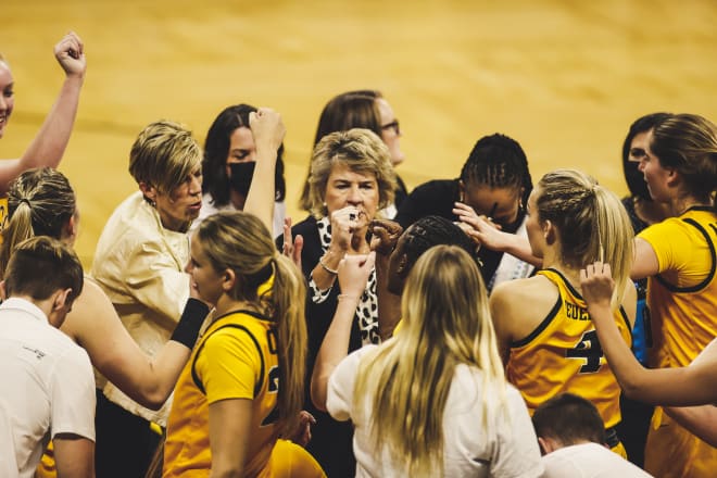 The Iowa women's hoops team hits the road to Minnesota this week. (Photo: Hawkeyesports.com)