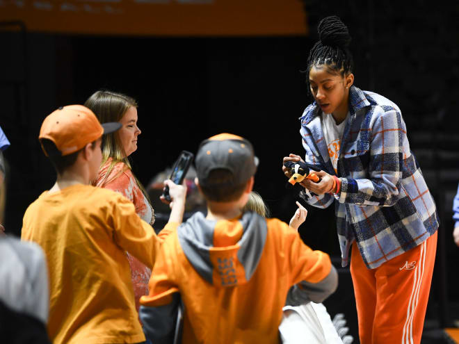 Lady Vols: Candace Parker, daughter a 'package deal' in Florida for WNBA  season