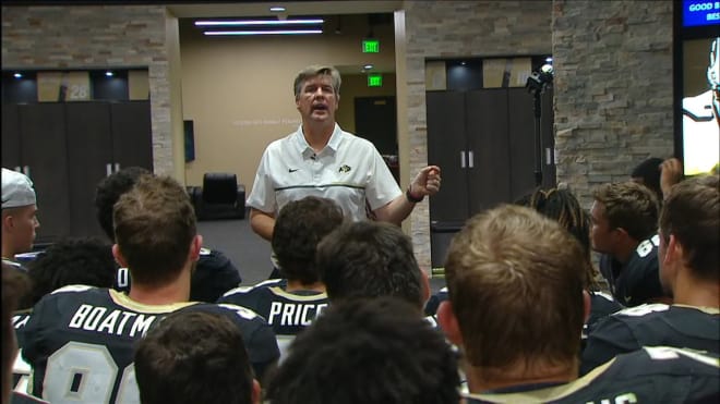 Mike MacIntyre speaks to the Buffs after a victory 