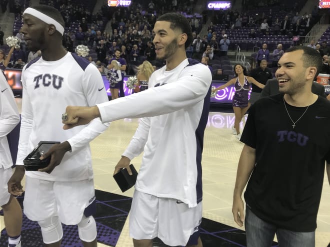 Kenrich Williams and his team got their NIT rings before the game 