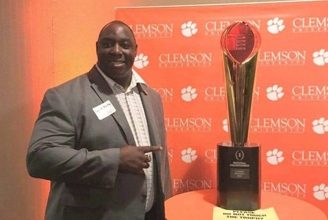 Former Clemson offensive lineman Derrick Brantley received a four-star rating from Rivals.com out of junior college.