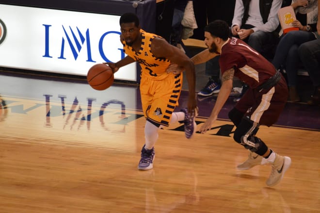 Caleb White and East Carolina lose again, this time at Temple by 19 points, 81-62 in Philadelphia.